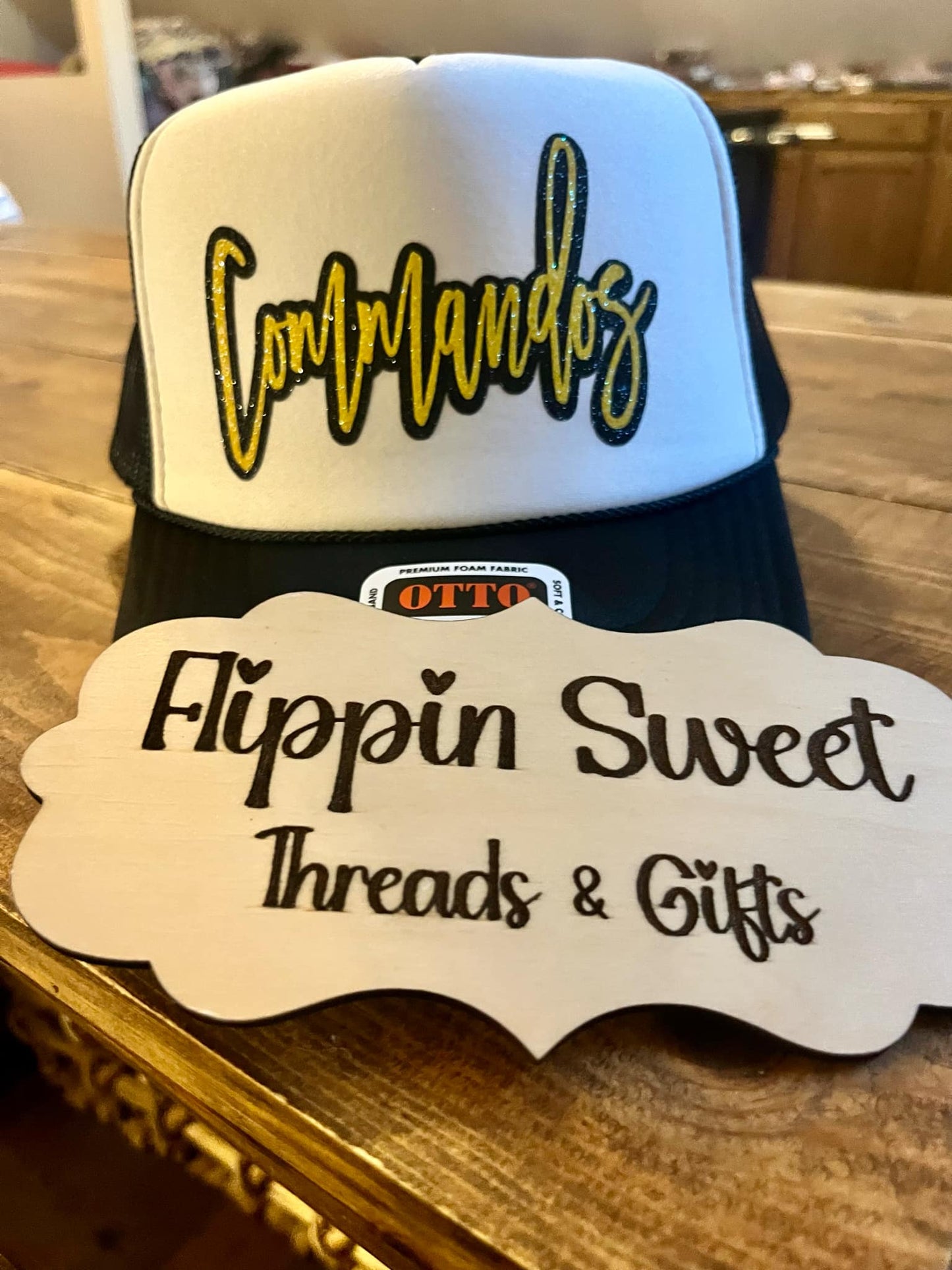 COMMANDOS GLITTER TRUCKER HAT