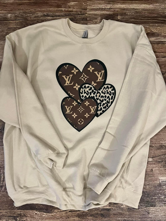 LV HEART CREWNECK SWEATSHIRT