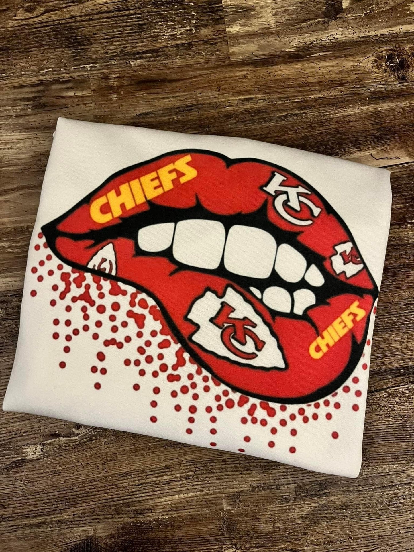 CHIEFS KANSAS CITY LIPS CREWNECK SWEATSHIRT