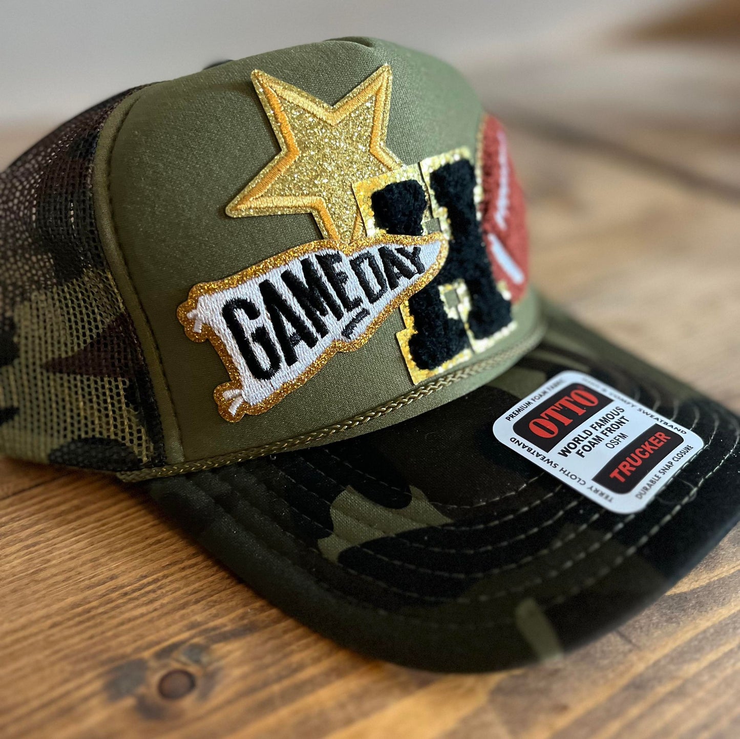 HENDERSONVILLE COMMANDOS TRUCKER HAT