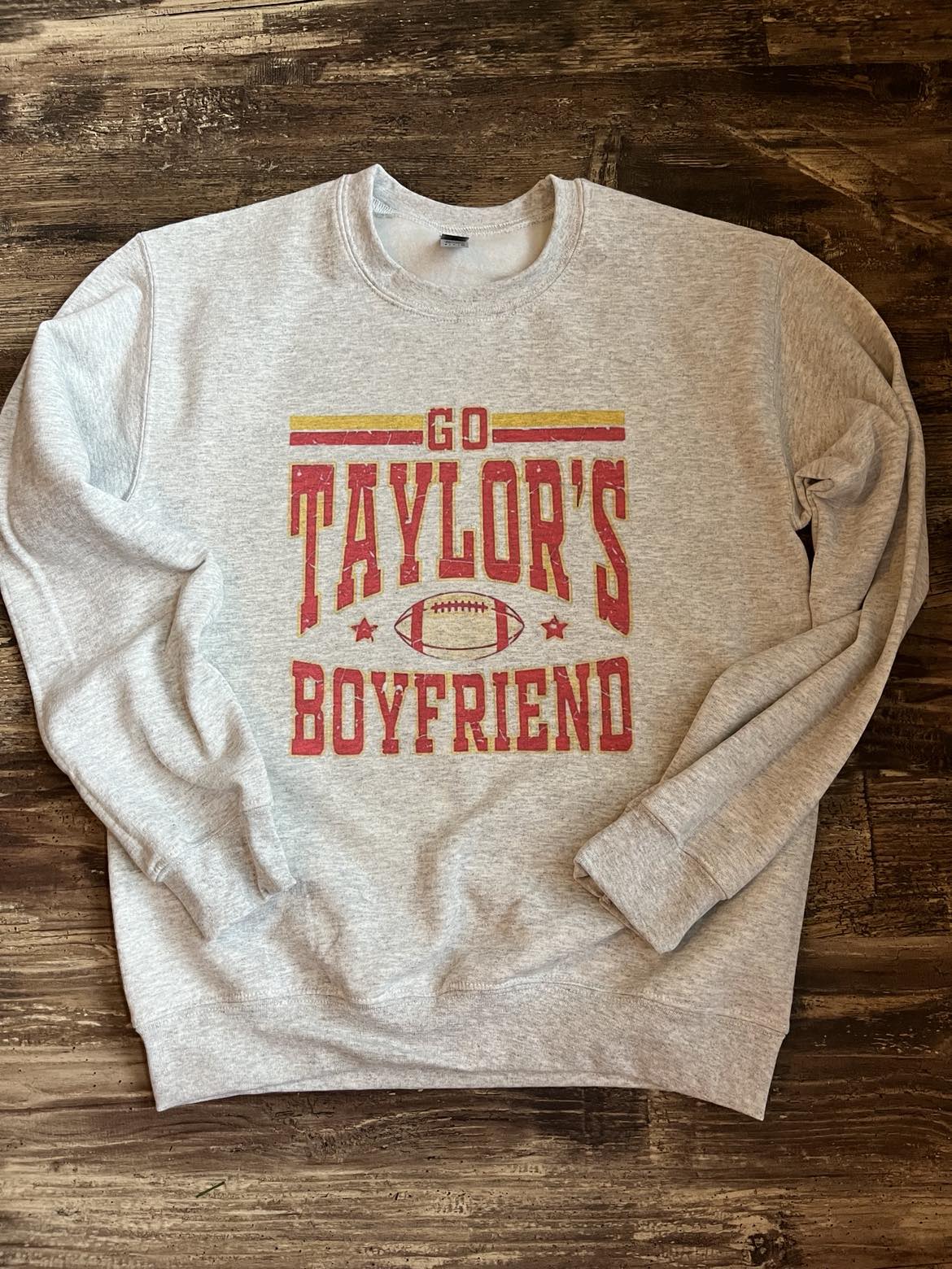 GO TAYLOR'S BOYFRIEND CHIEFS CREWNECK SWEATSHIRT